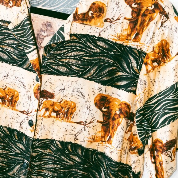 Vintage 90s Tapestry Elephant Scene Button-Down – Tan & Black Animal Print - Picture 4 of 5